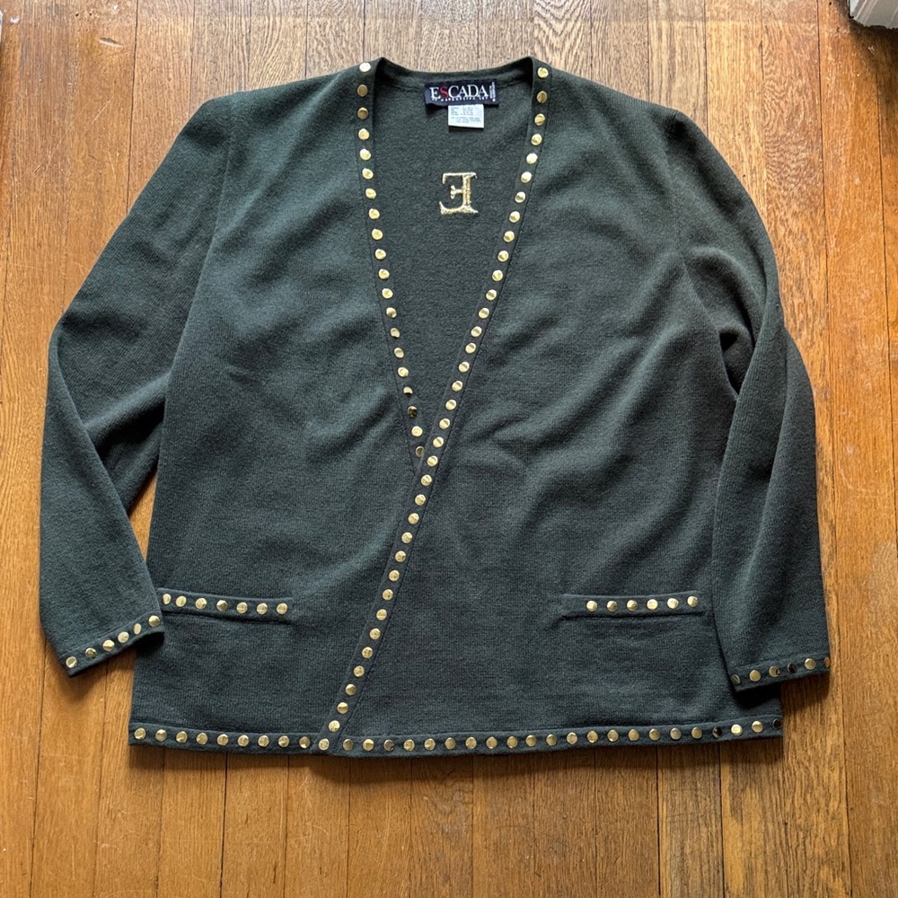 ESCADA OLIVE WOOL KNIT LONG SLEEVE SWEATER GOLD TONE STUDS SZ 38 GERMANY US M/L